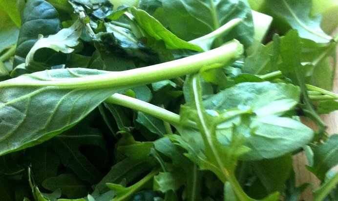 Холодный суп-коктейль из авокадо, рукколы, шпината и базилика