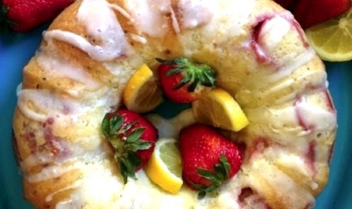 Кекс с клубникой в мультиварке