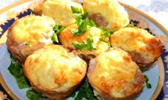 Мясные кексы с сырно-яичной начинкой