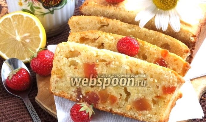 Творожный кекс с шафраном и цукатами