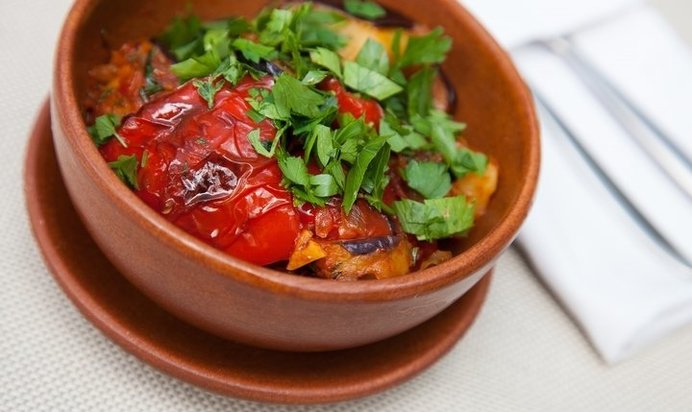 Бисквитный торт с вареньем