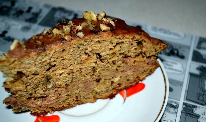 Яблочно-ореховый торт с шоколадно-сметанным кремом