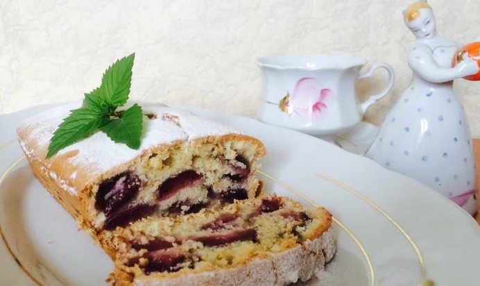 Кекс с черешней
