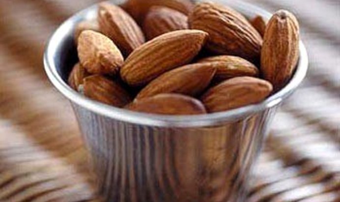 Миндальное молоко