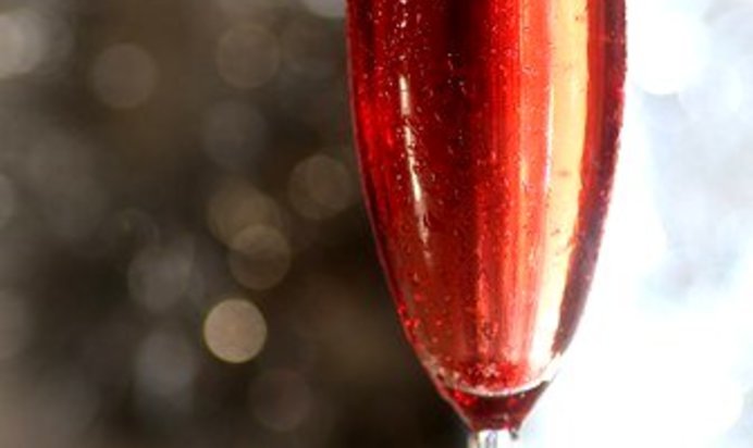 Новогодний гранатовый коктейль с шампанским