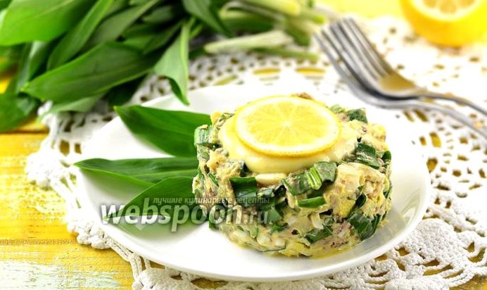 Салат с черемшой и сардинами в масле