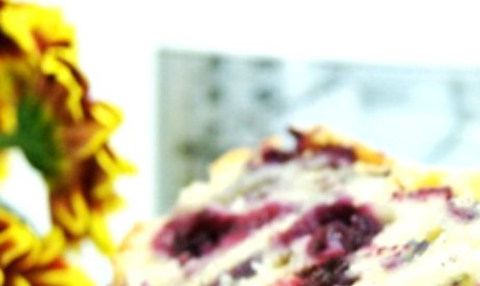 Кекс с черной смородиной