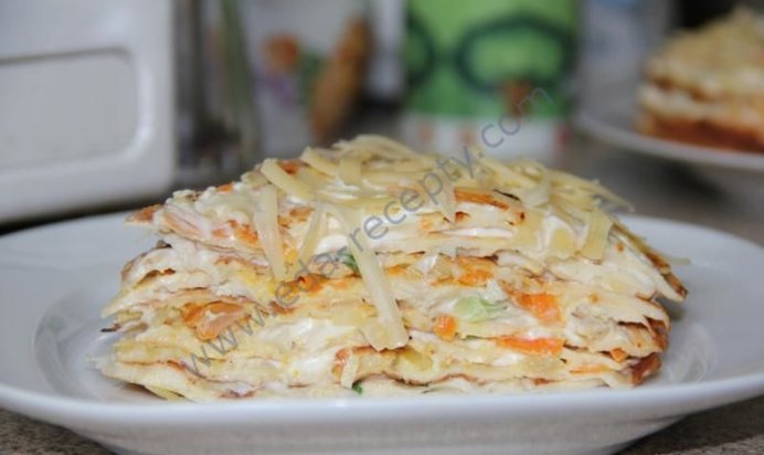 Закусочный торт из яичных блинчиков