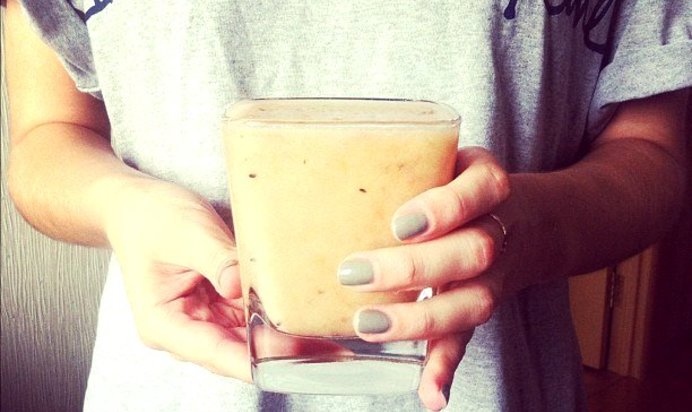 Витаминный коктейль из грейпфрута, киви и банана