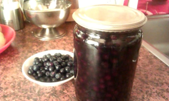 Черника в легком сиропе на зиму
