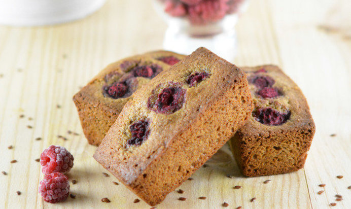 Мини-кексы с малиной и семенами льна