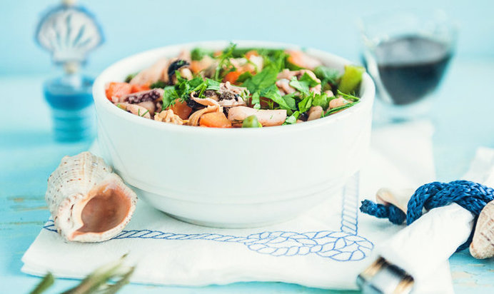 Морской коктейль с овощами