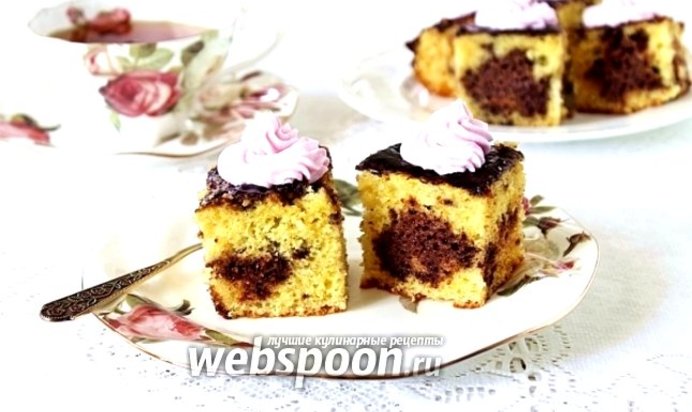 Кекс с шоколадными дырками