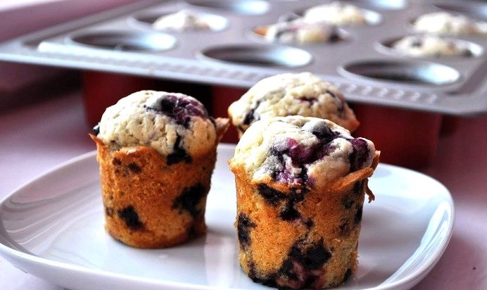 Творожные маффины со смородиной
