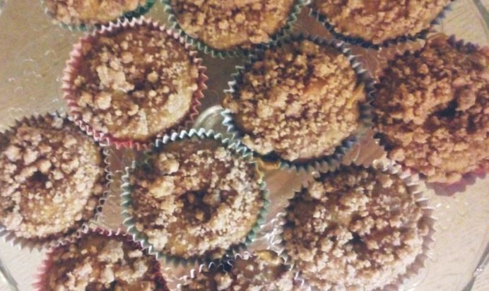 Тыквенные маффины с кремом и грецким орехом