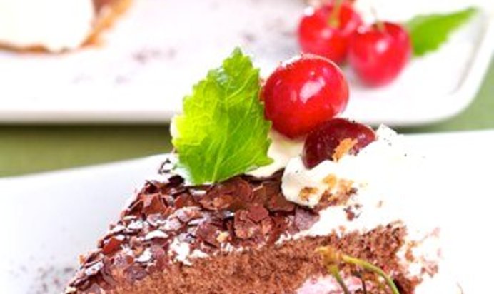 Йогуртовый торт с вишней