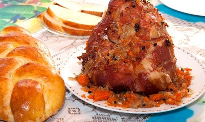 Ветчина в бальзамической глазури с жареным коктейльным луком