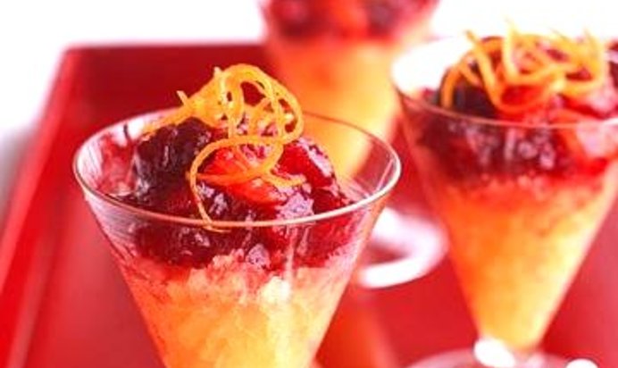 Клюквенно-ванильный коктейль с апельсиновым льдом