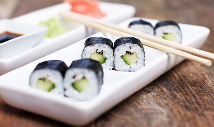 Вегетарианские роллы с авокадо и огурцом