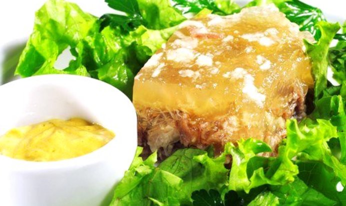 Крепкий костный телячий бульон