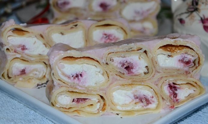 Торт из блинов в йогуртовом желе