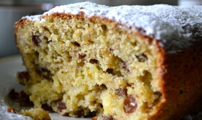 Кекс с ананасом и изюмом