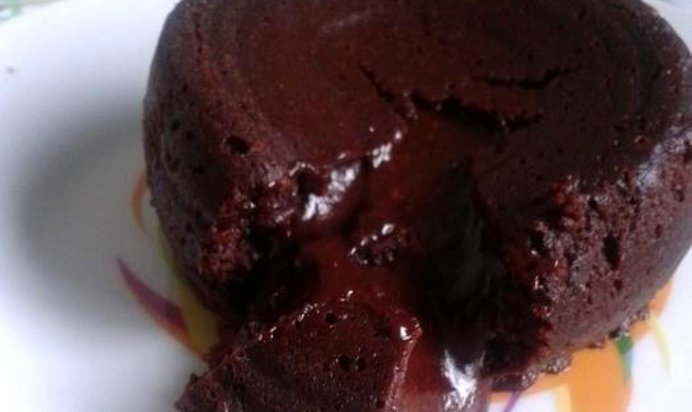 Шоколадный кекс с жидкой начинкой