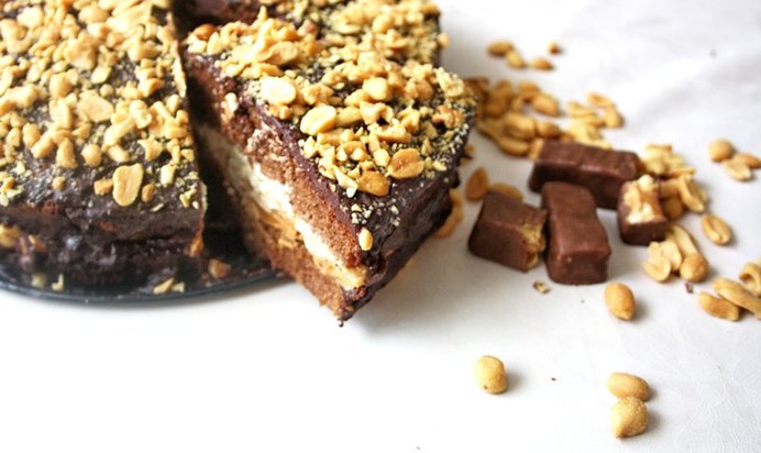 Торт «Сникерс» с двумя кремами