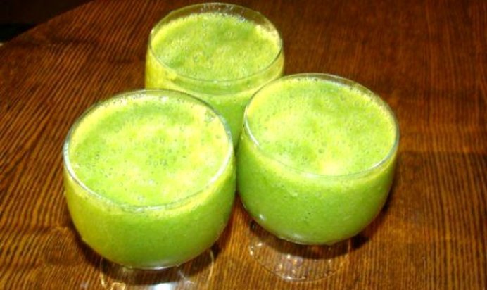 Томатный коктейль с авокадо