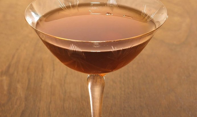 Коктейль «Бальзамик Манхэттен» (Balsamic Manhattan)