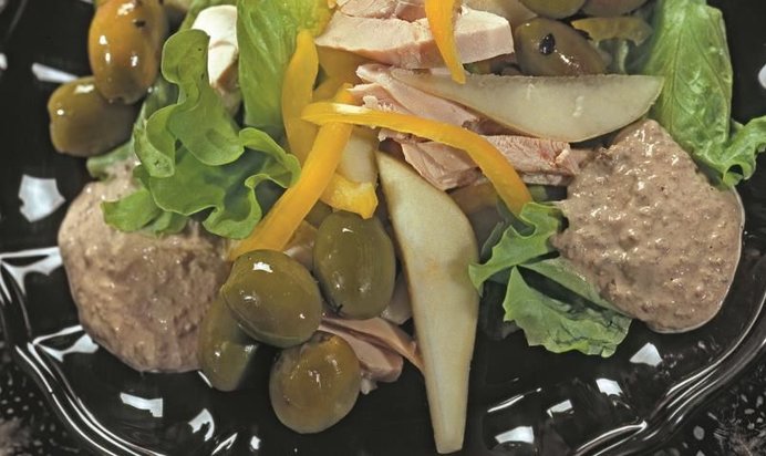 Салат из курицы с грушами