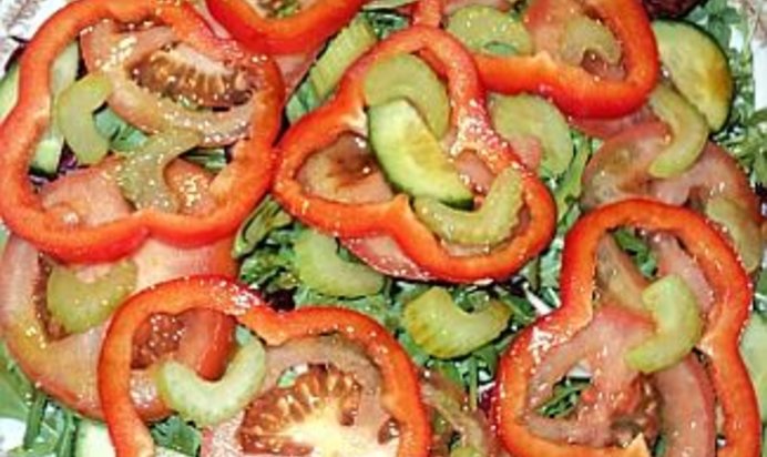 Овощной салат с соевым соусом