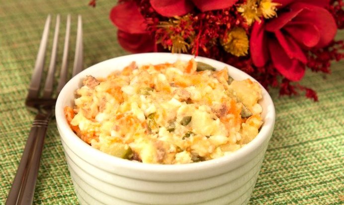 Салат с печенью трески