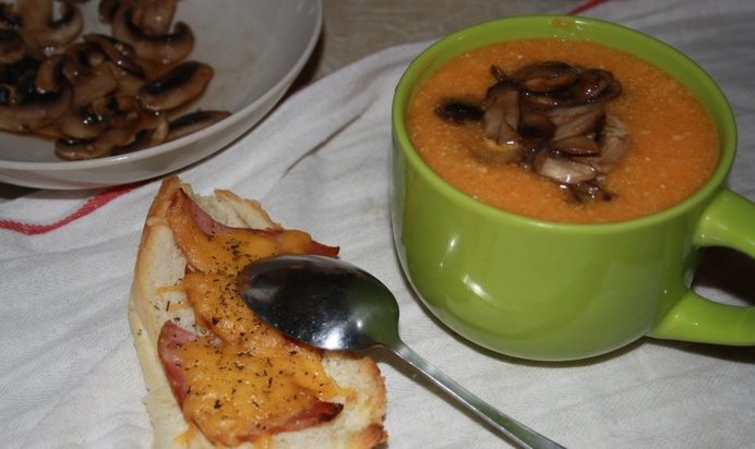 Тыквенный суп с сыром, грибами и аппетитной брускеттой