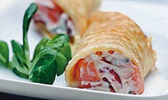 Роллы с мягким сыром и копченым лососем