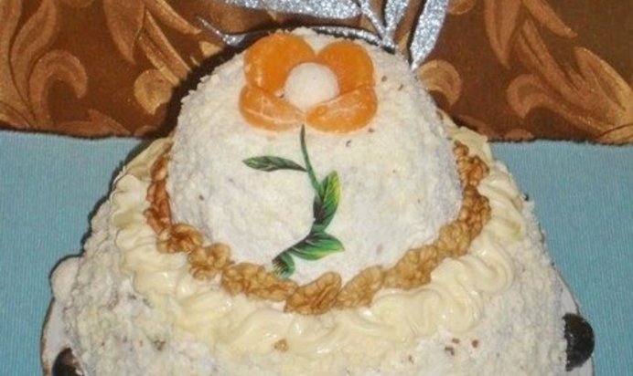 Снежный торт с марципаном, орехами и курагой