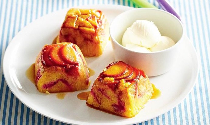 Пудинг со сливами, имбирем и кленовым сиропом