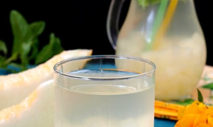 Напиток из дыни с лаймом