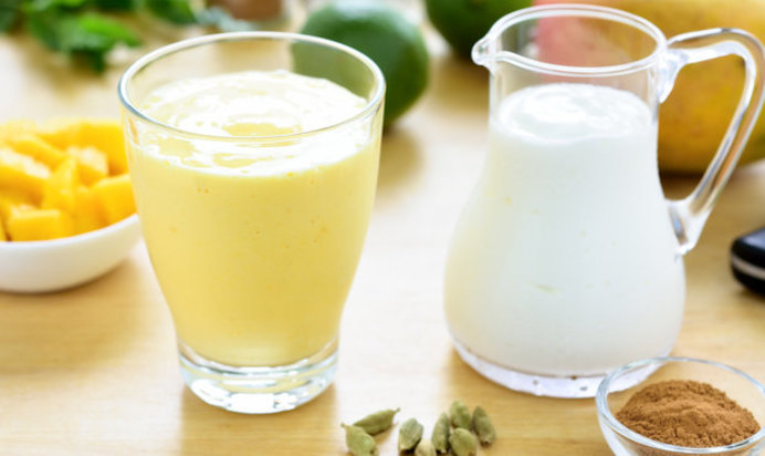 Ласси из манго с кардамоном