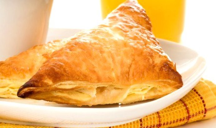 Яблочные турноверы с горгонзолой и грецкими орехами