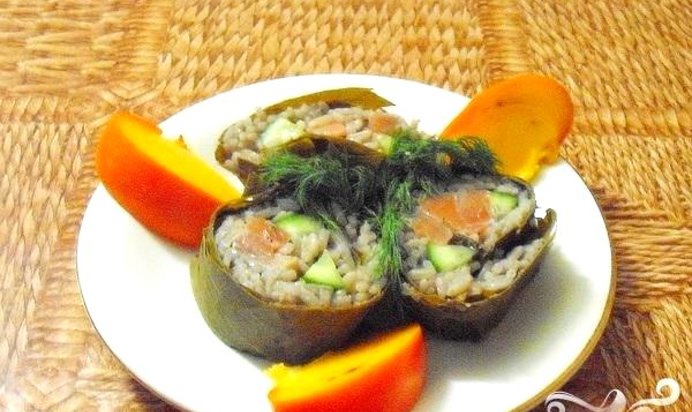 Роллы с виноградными листьями