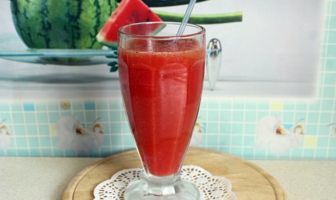 Пряный томатно -сельдереевый сок