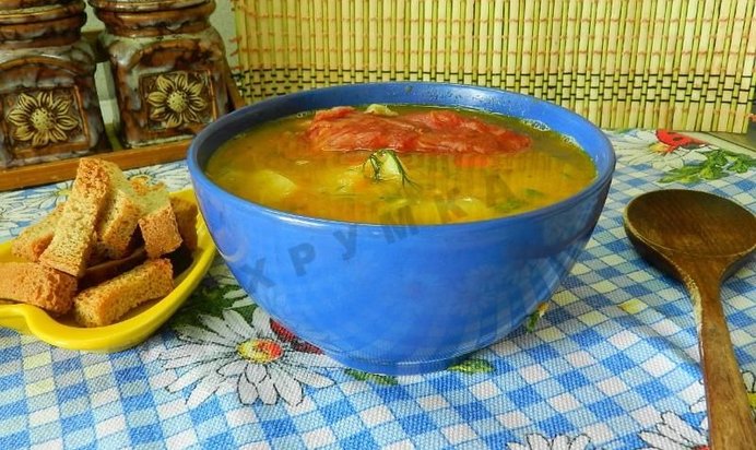 Гороховый суп с копчеными ребрышками в мультиварке