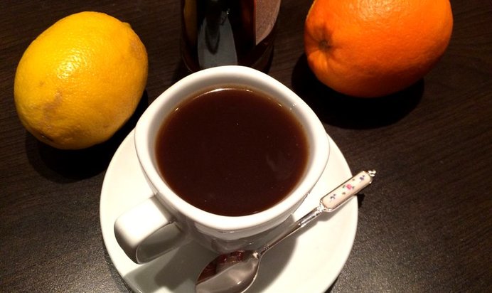 Кофе с пряностями, цедрой и коньяком