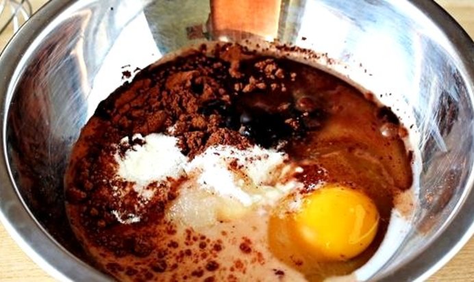 Шоколадный маффин в кружке