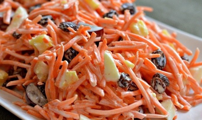 Салат из моркови, яблока и граната