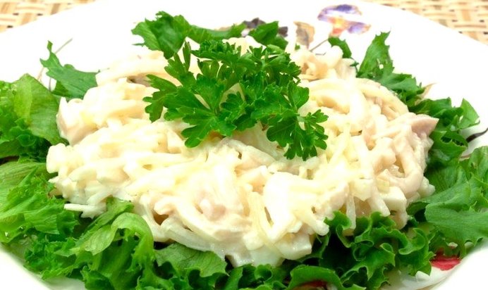 Кальмаровый салат с рисом