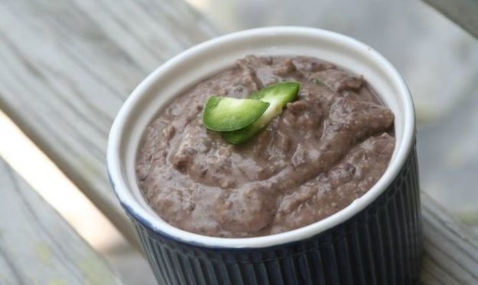 Хумус из черной фасоли