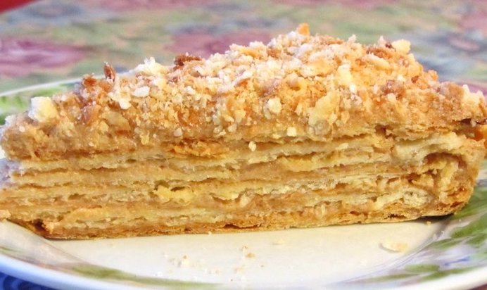 Наполеон из слоеного теста со сгущенкой