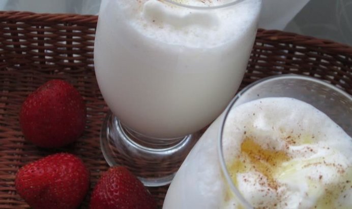 Коктейль из мороженого с корицей и имбирем